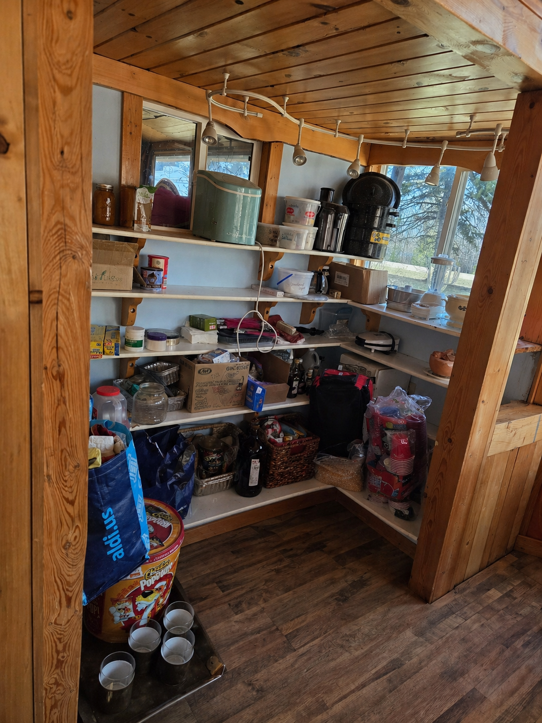 Cabin pantry.png