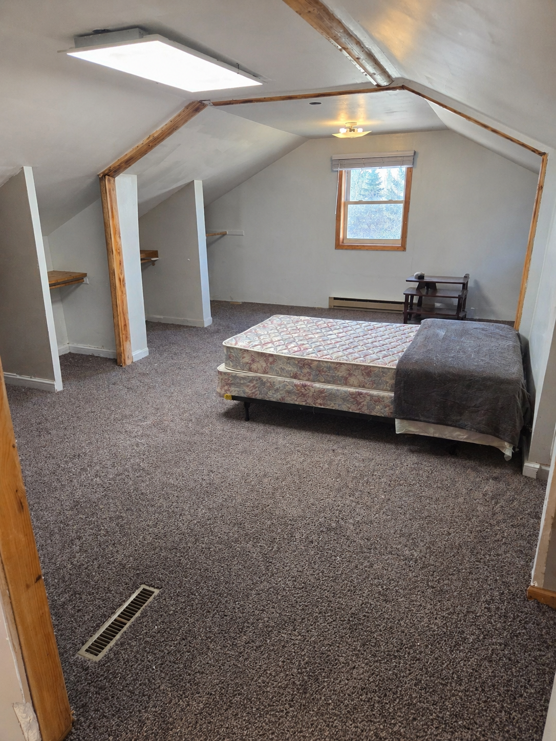 Upstairs bedroom #2.png