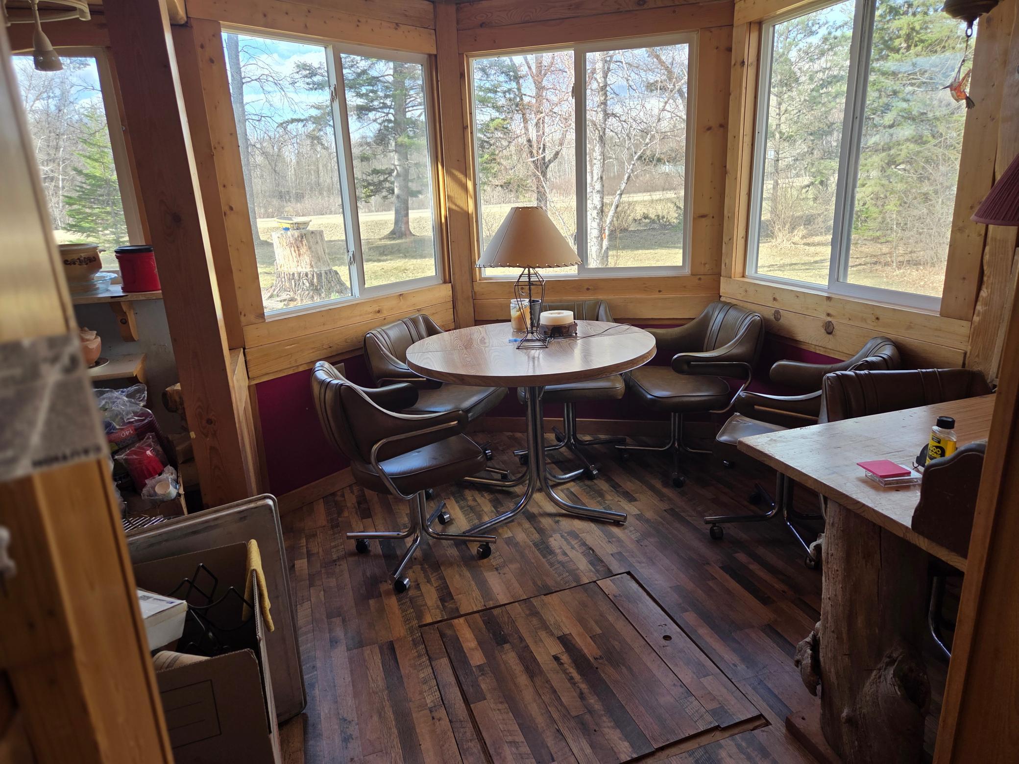 Cabin dining area.jpg