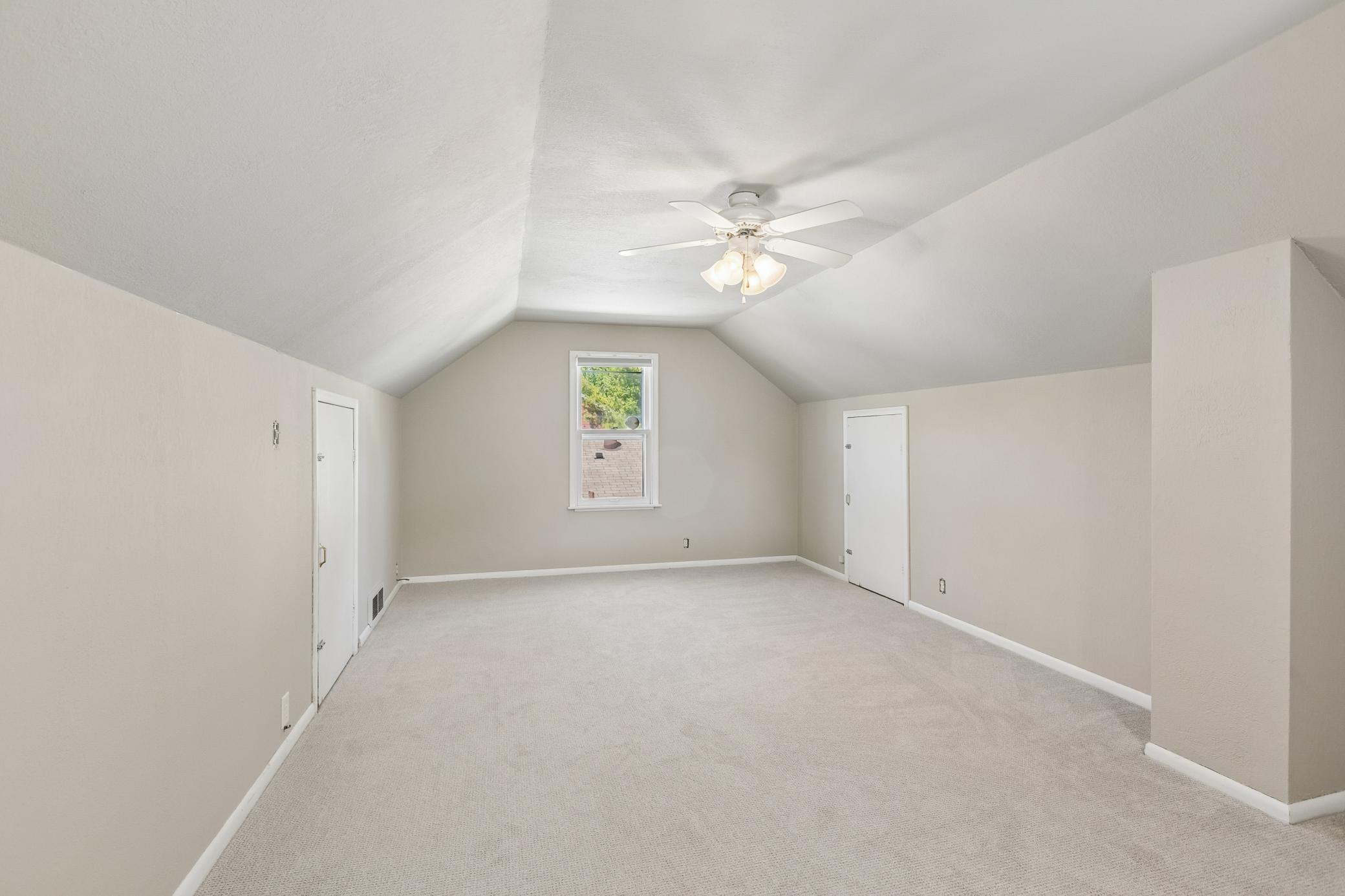 Upper Level Bedroom/Loft