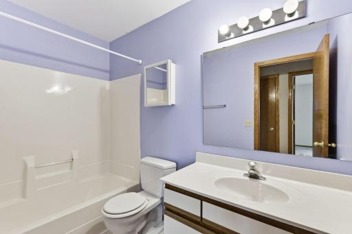 27-web-or-mls-2565-Lockwood-Dr-108-27.jpg