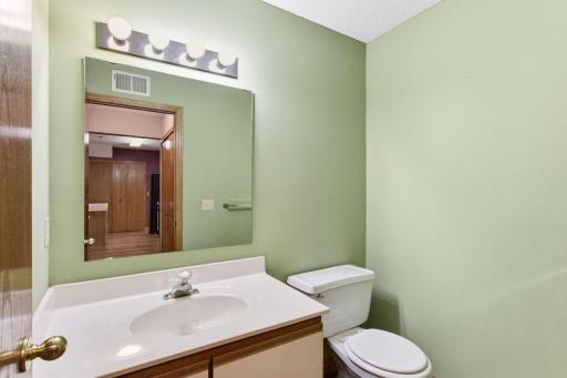 18-web-or-mls-2565-Lockwood-Dr-108-18.jpg