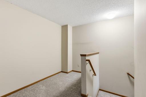 19-web-or-mls-2565-Lockwood-Dr-108-19.jpg