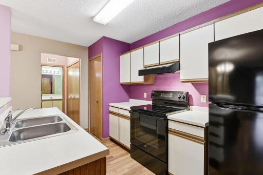 13-web-or-mls-2565-Lockwood-Dr-108-13.jpg