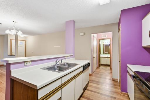 14-web-or-mls-2565-Lockwood-Dr-108-14.jpg