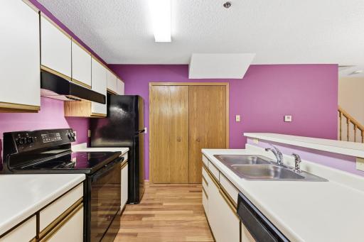15-web-or-mls-2565-Lockwood-Dr-108-15.jpg