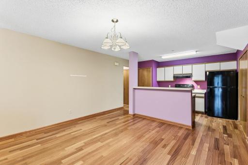 12-web-or-mls-2565-Lockwood-Dr-108-12.jpg