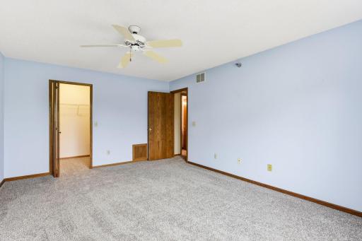 25-web-or-mls-2565-Lockwood-Dr-108-25.jpg