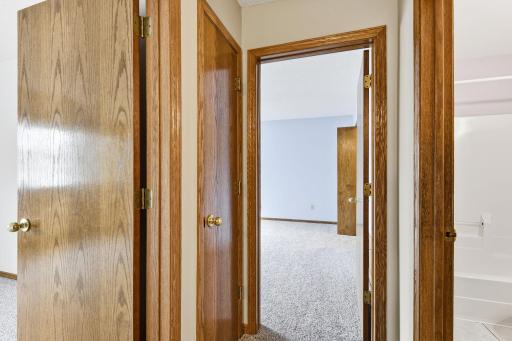 21-web-or-mls-2565-Lockwood-Dr-108-21.jpg