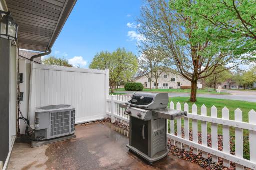 31-web-or-mls-2565-Lockwood-Dr-108-31.jpg