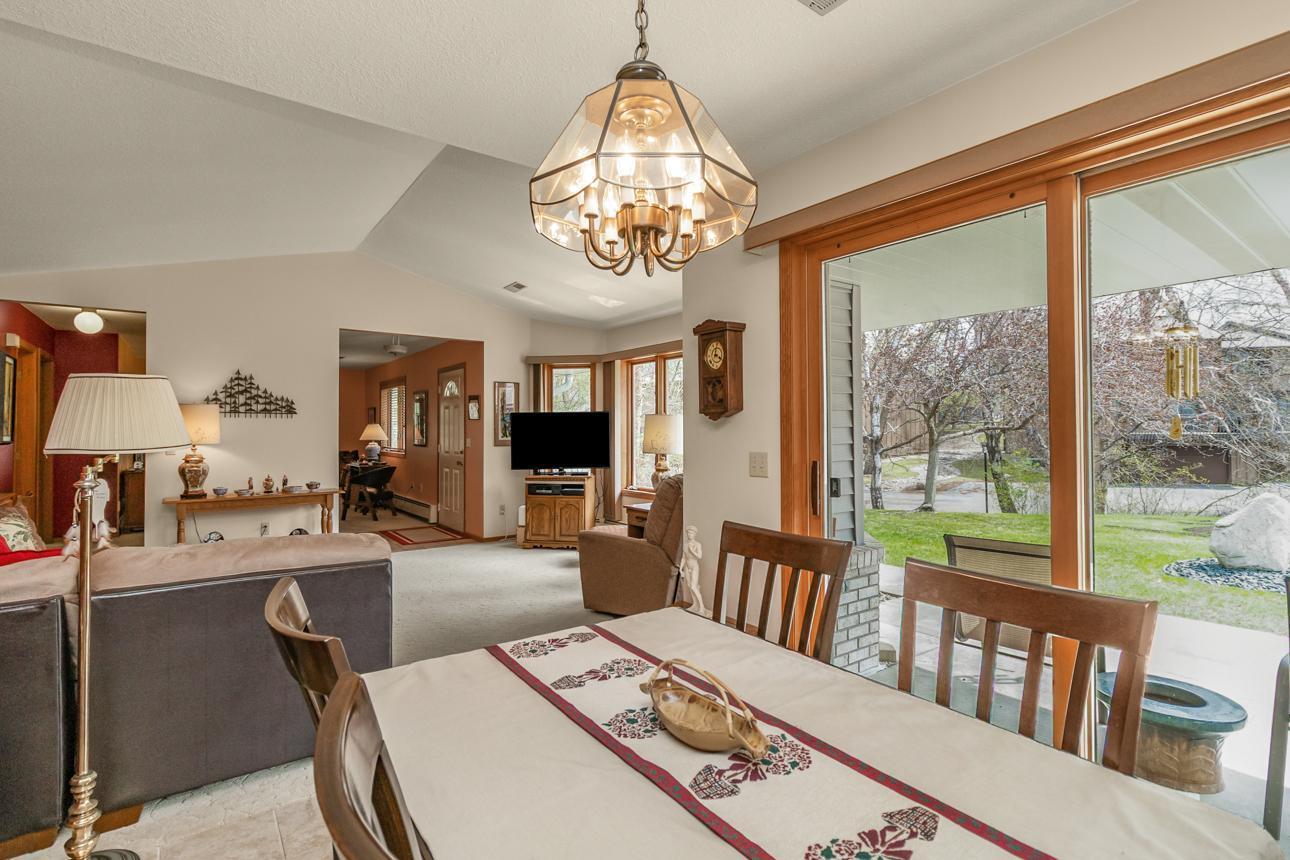 Dining room/living room