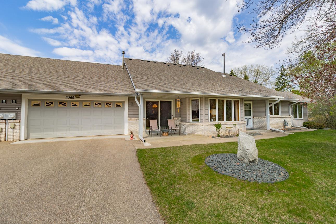 30.jpgFront of home as you drive up. Welcome Home!