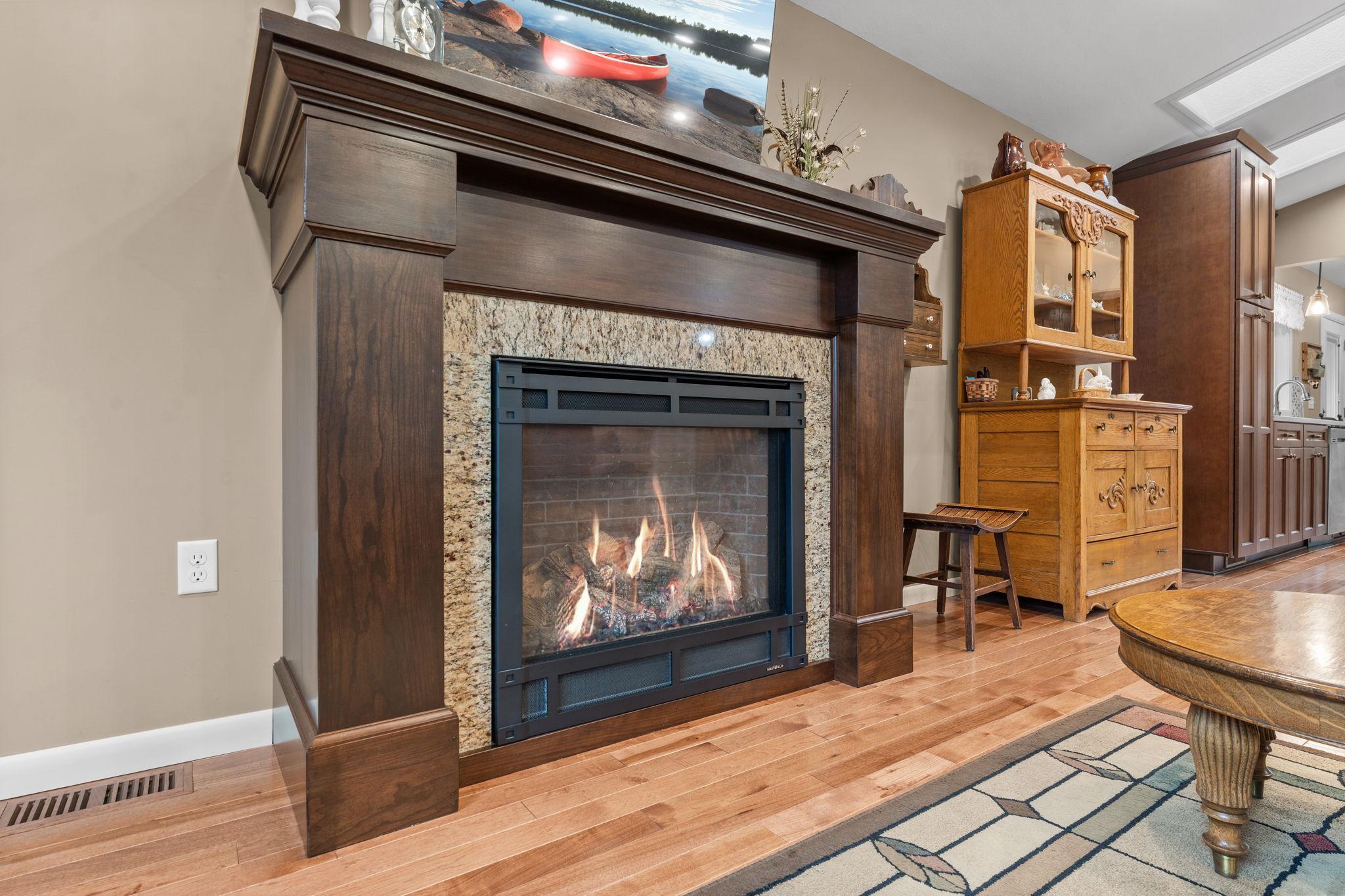 16-web-or-mls-2998 Burnside Ave-233.jpg