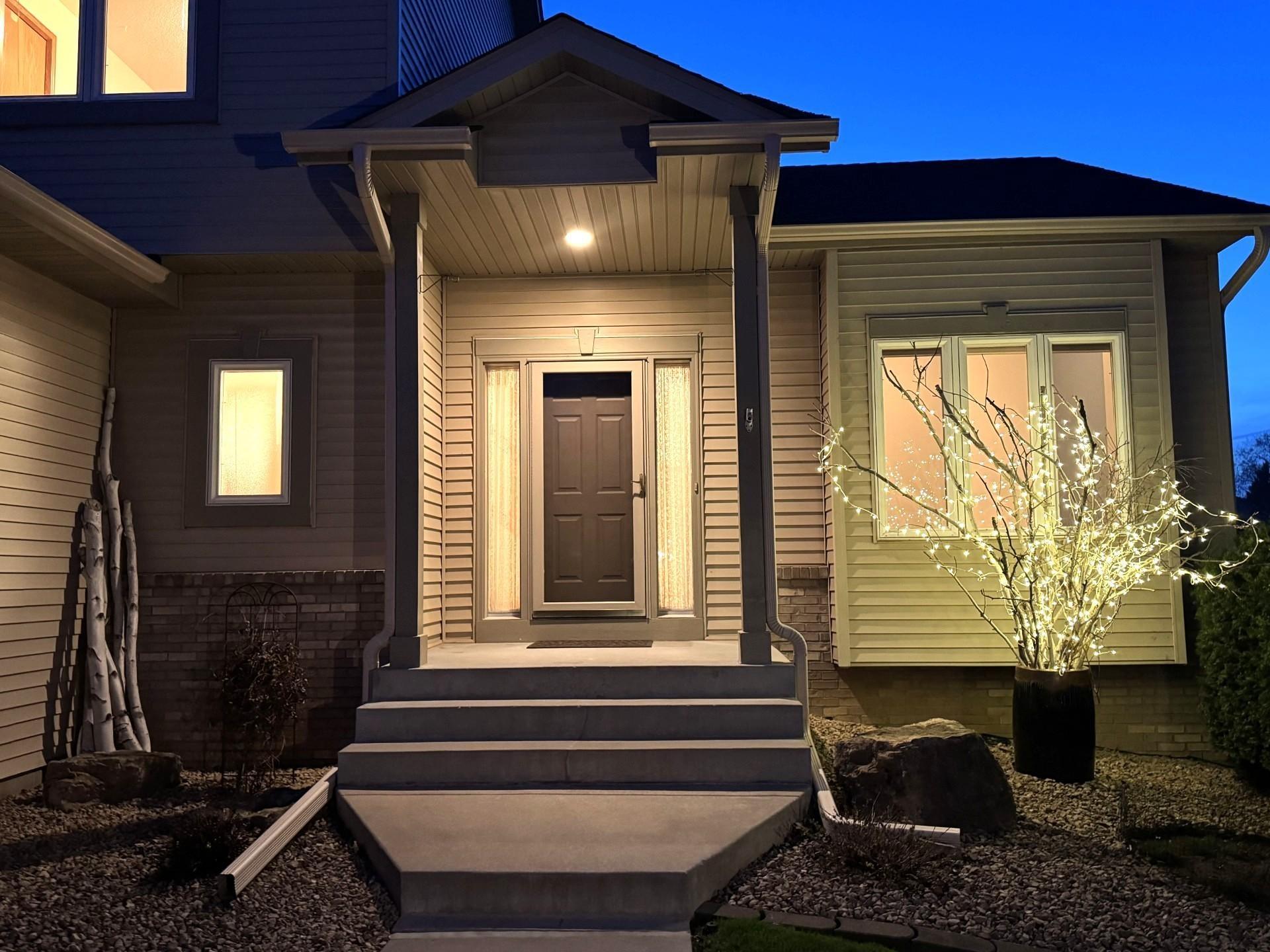 New Furnace, Central Air conditioner, Garbage disposal, Water Softener & Kitchen appliances ... all within the past 2 years.