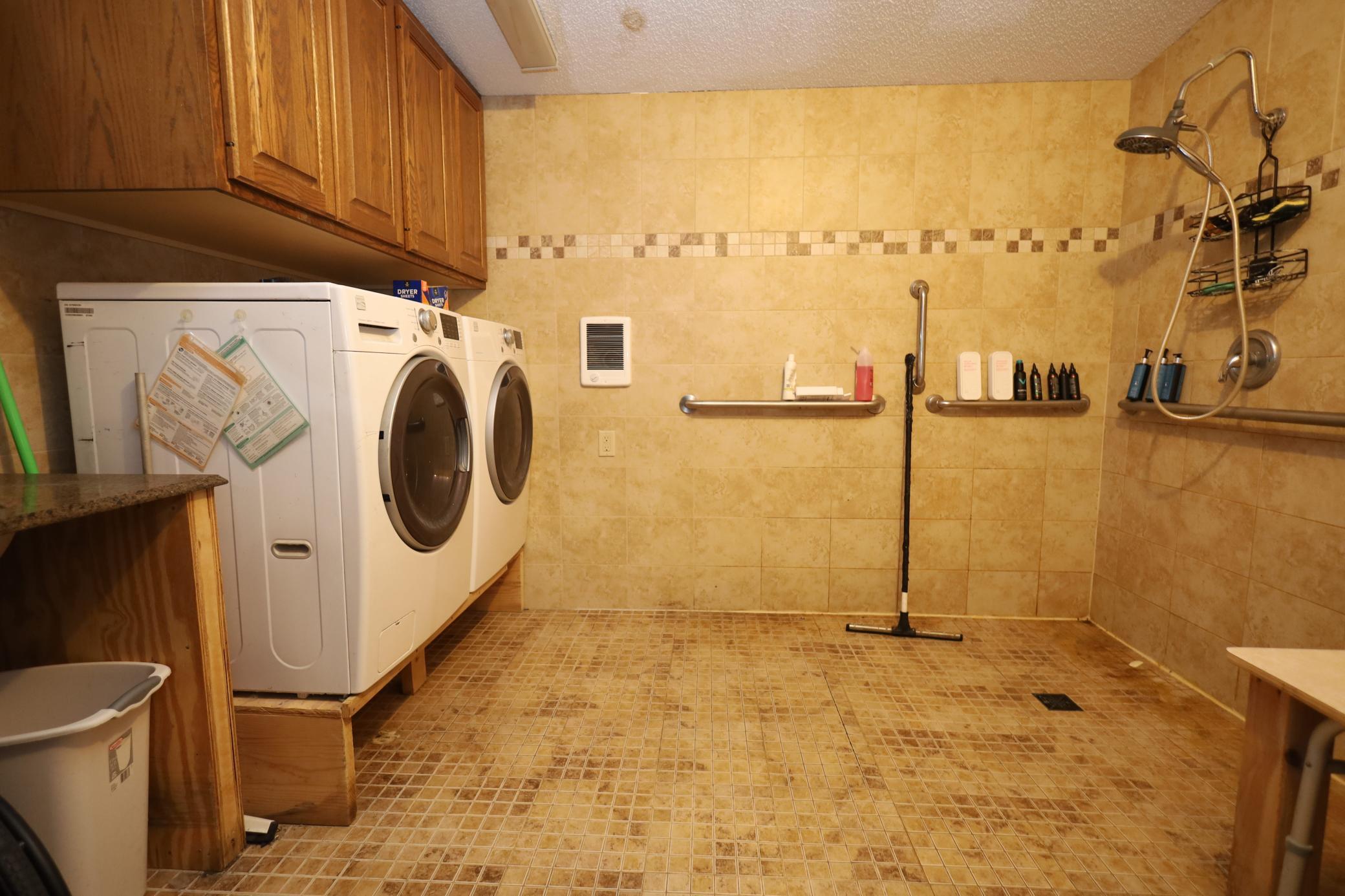 bath/main floor laundry