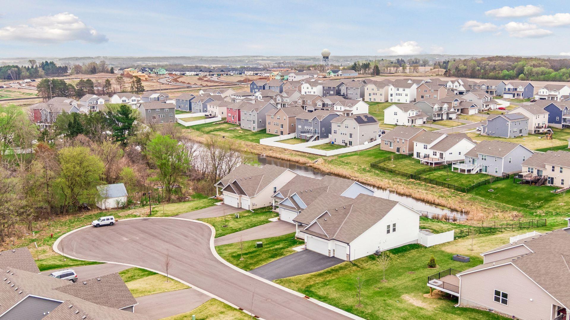 8261 Saddle Trail - Spacecrafting - 0003.jpg