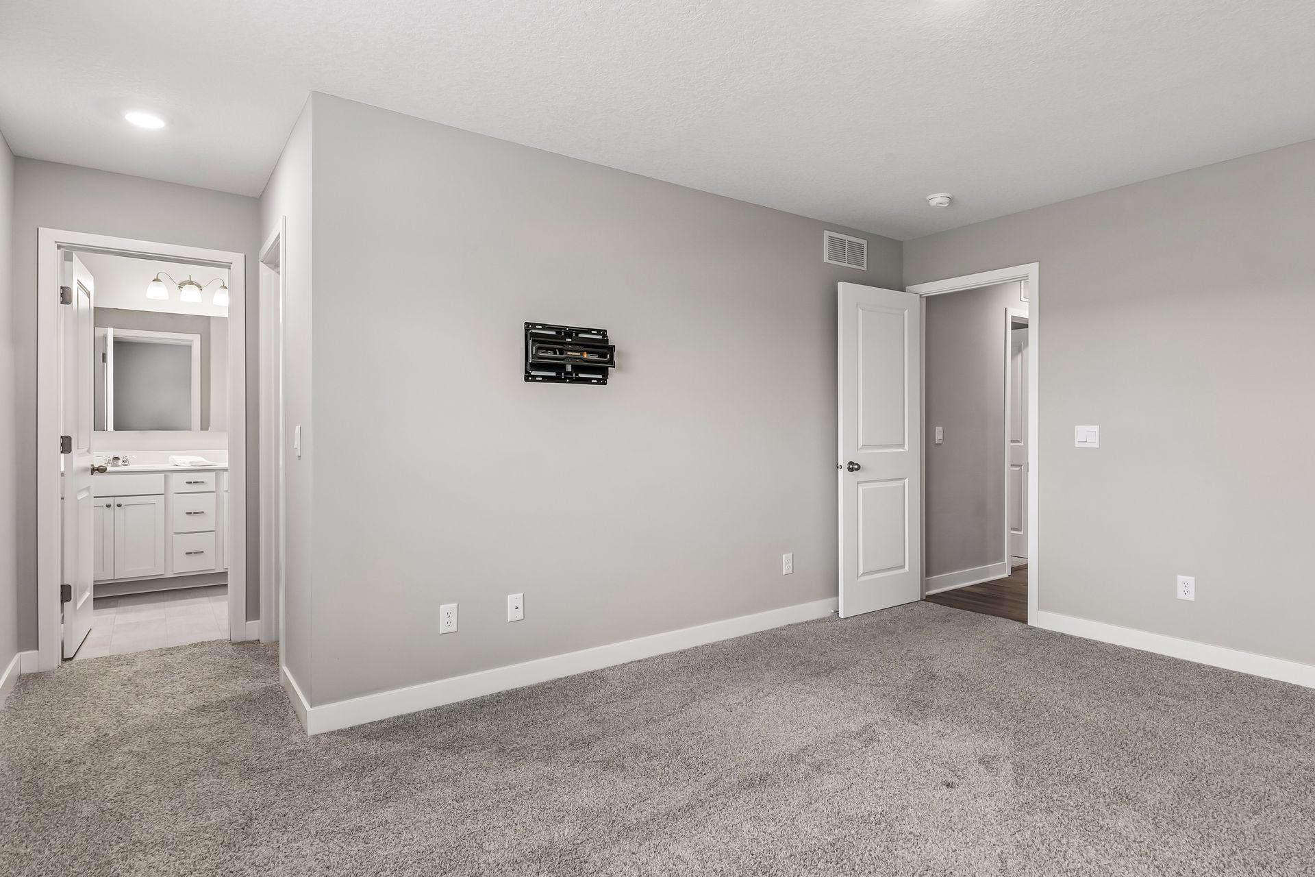 8261 Saddle Trail - Spacecrafting - 0031.jpg