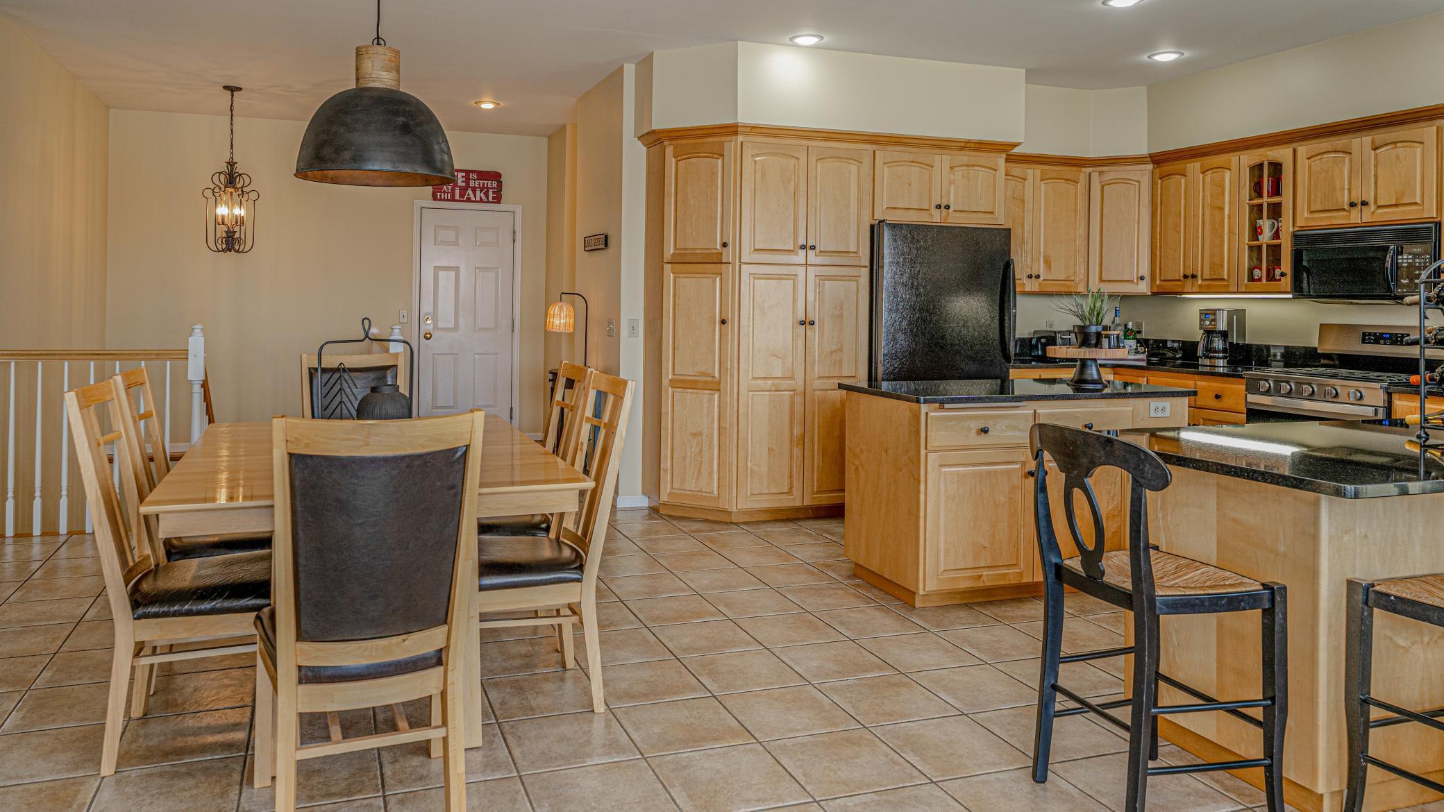 Kitchen Breakfast Area.jpg