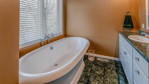 1405 Geneva Drive, Alexandria, MN 56308