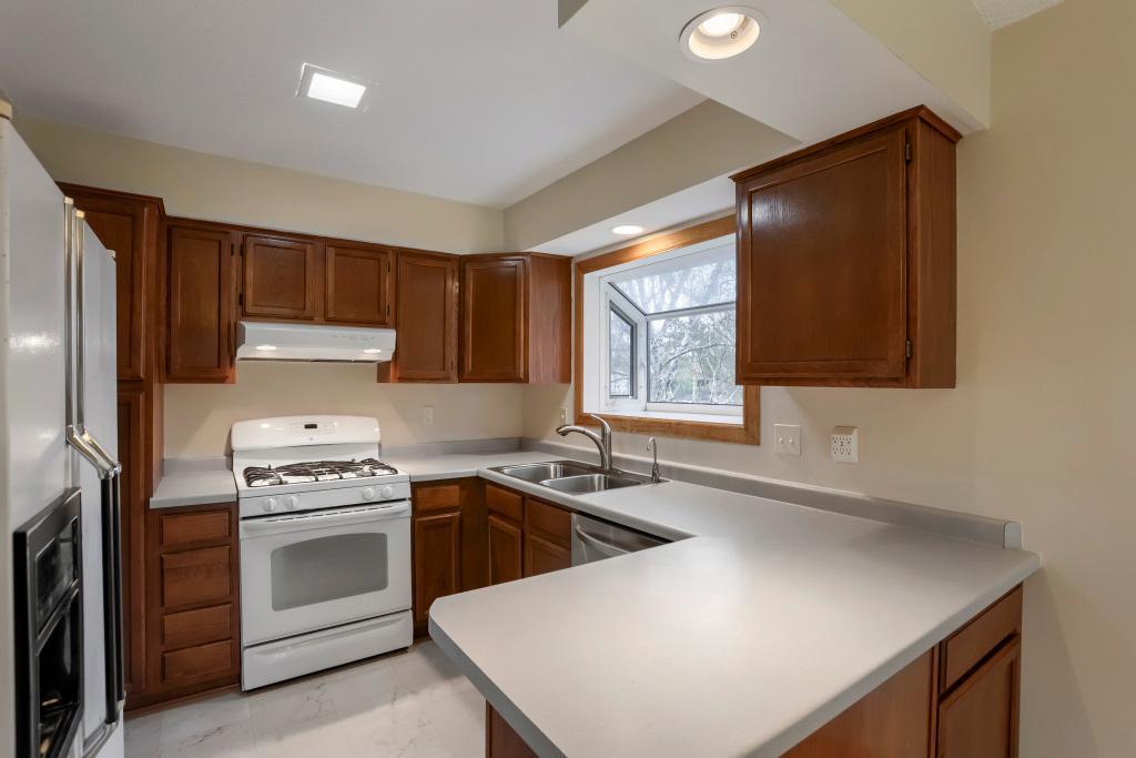 Functional kitchen with great flow