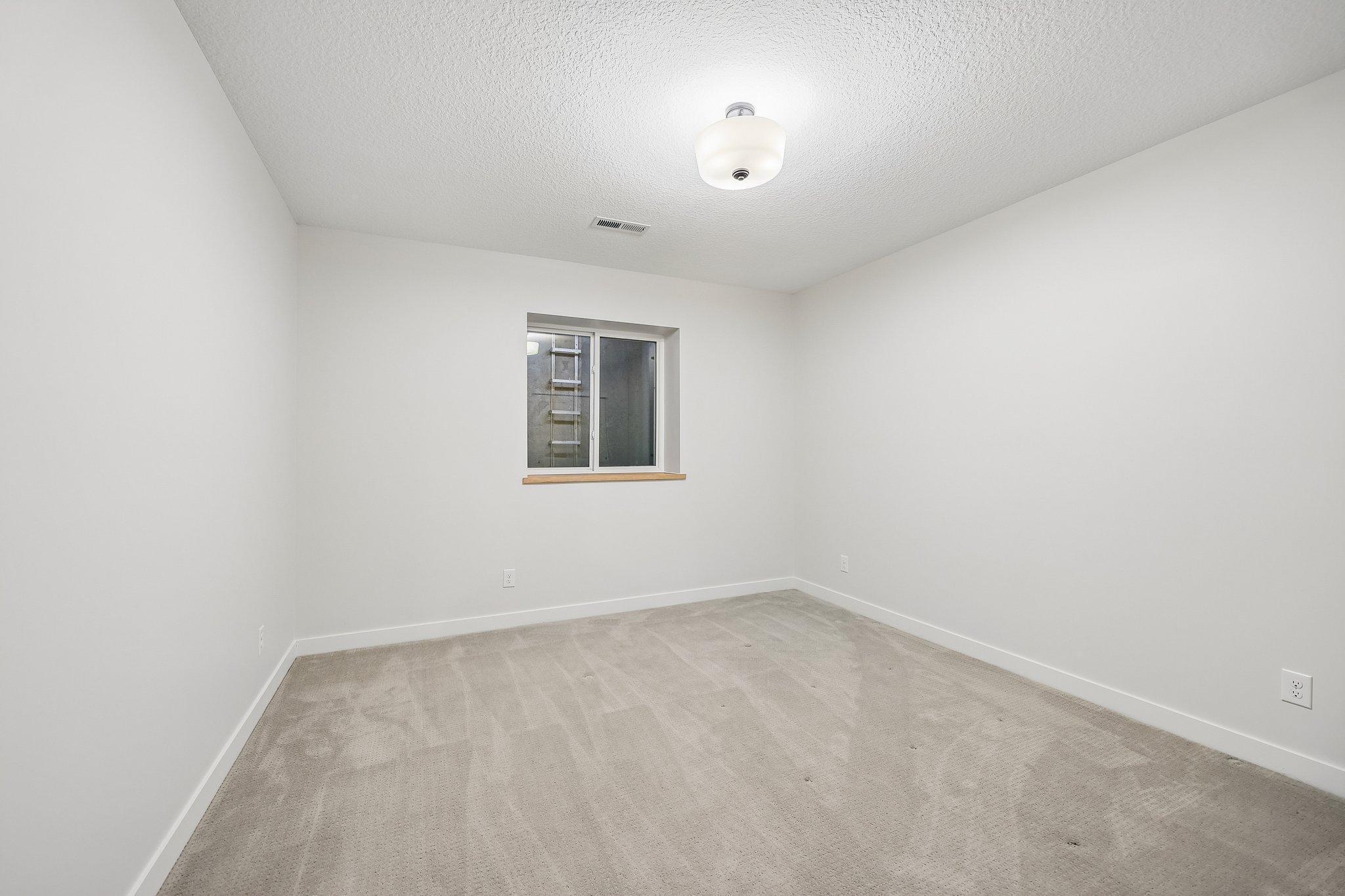 2800 Isabelle Dr 33.jpg