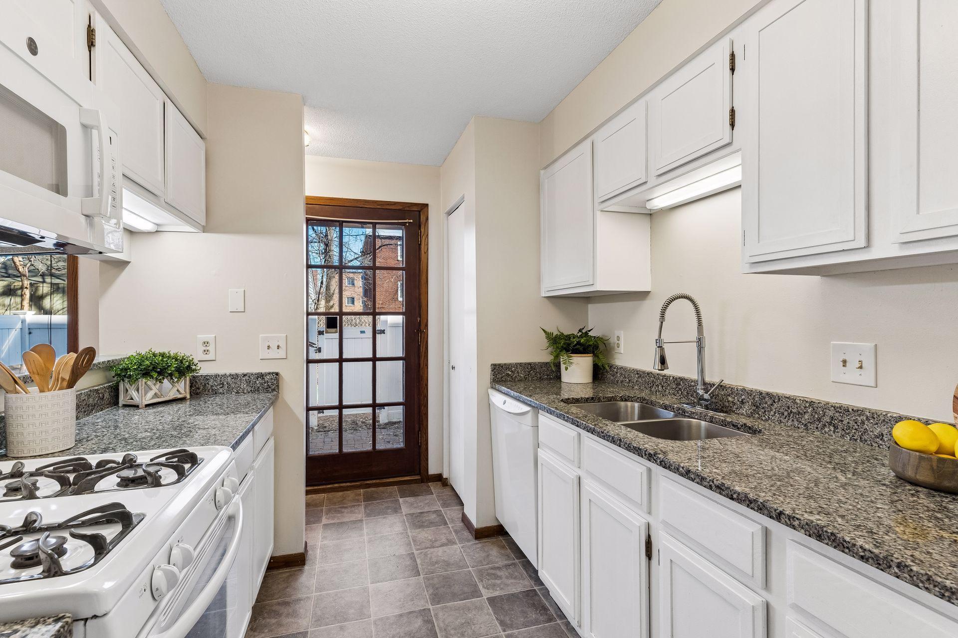 2122 East 22nd Street - Kitchen