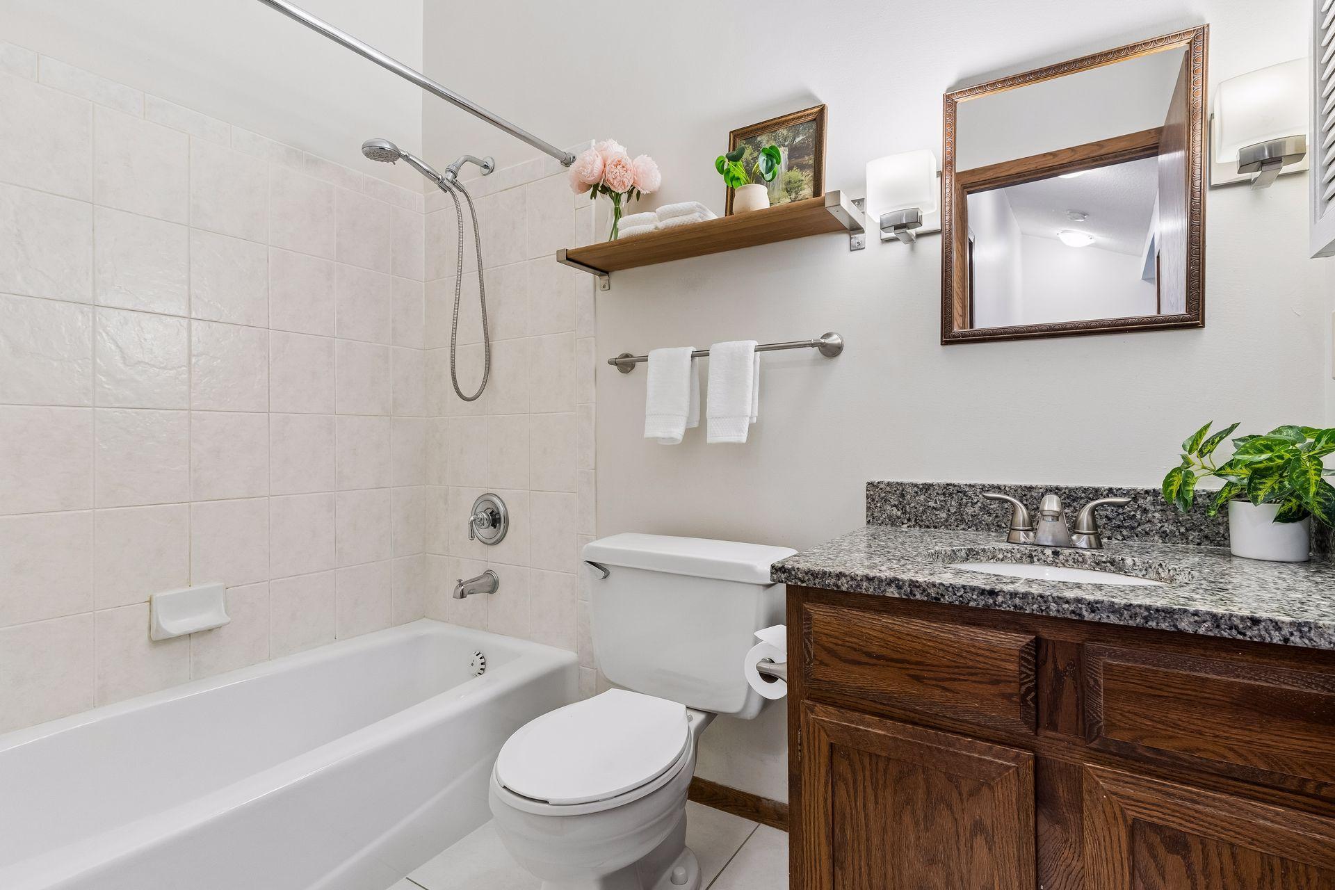 Upper Level Full Bath