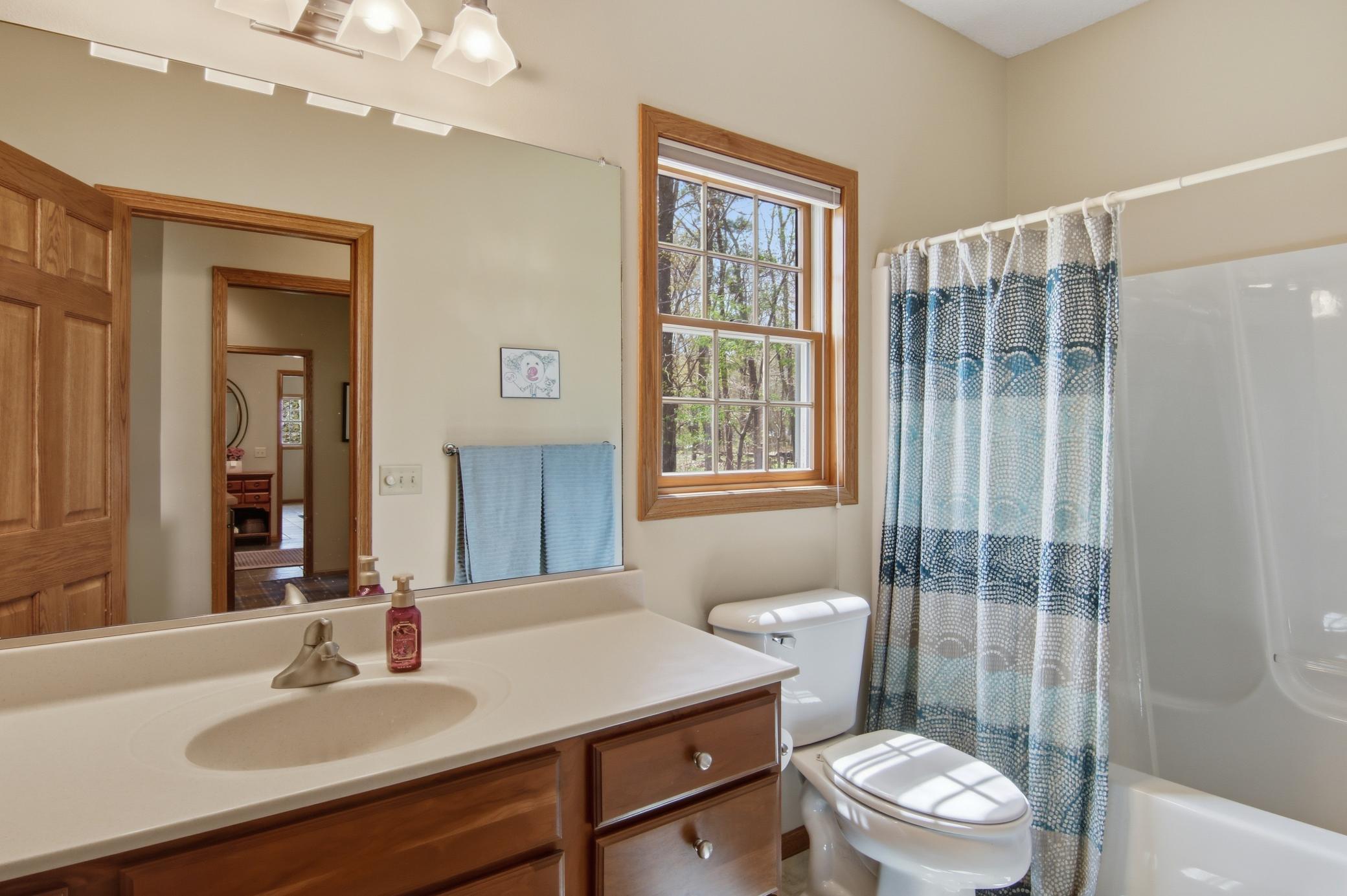 Main level full bath