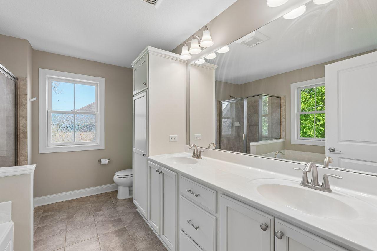 Primary ensuite bathroom.