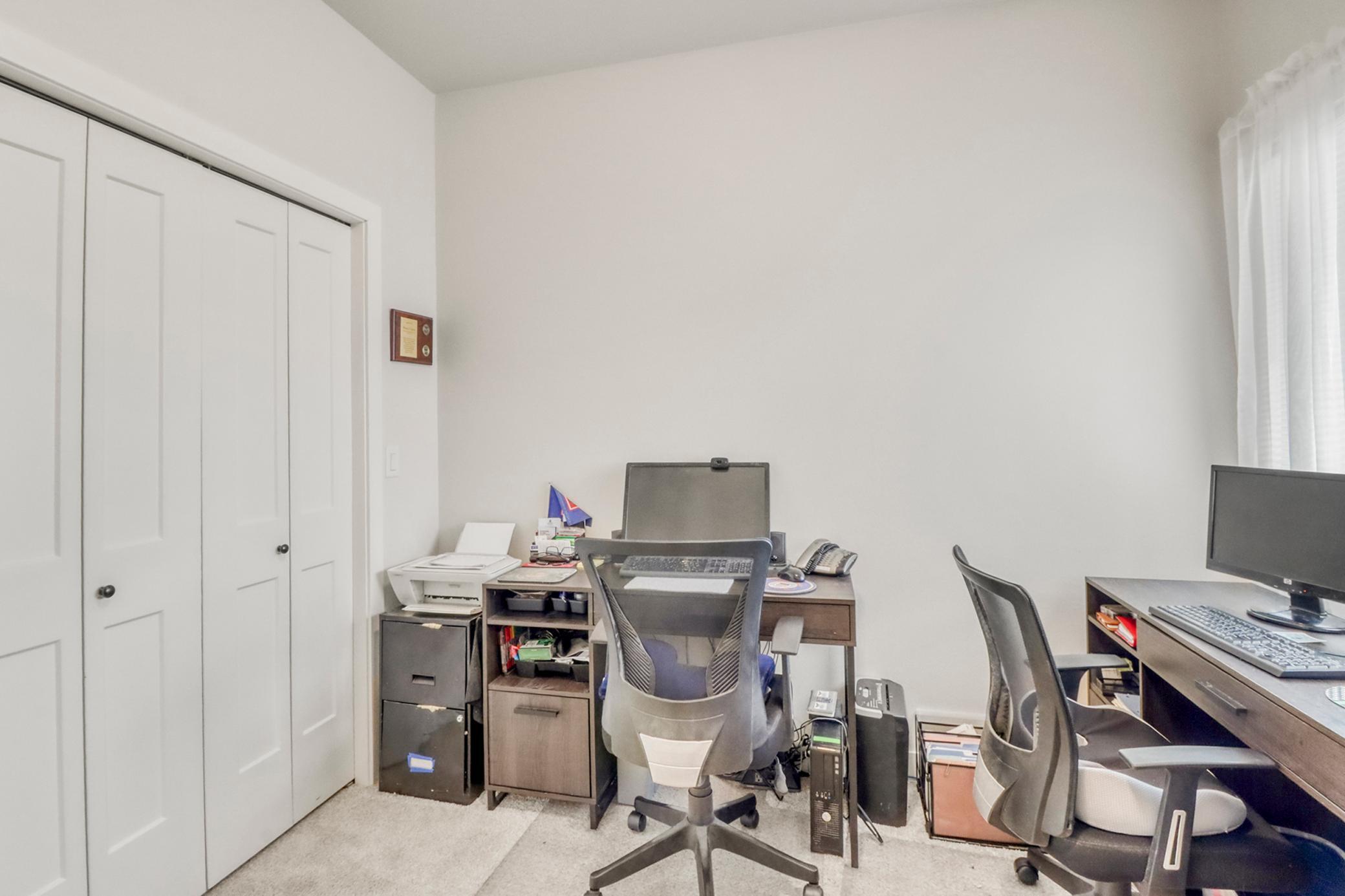 Bedroom2_2.JPG