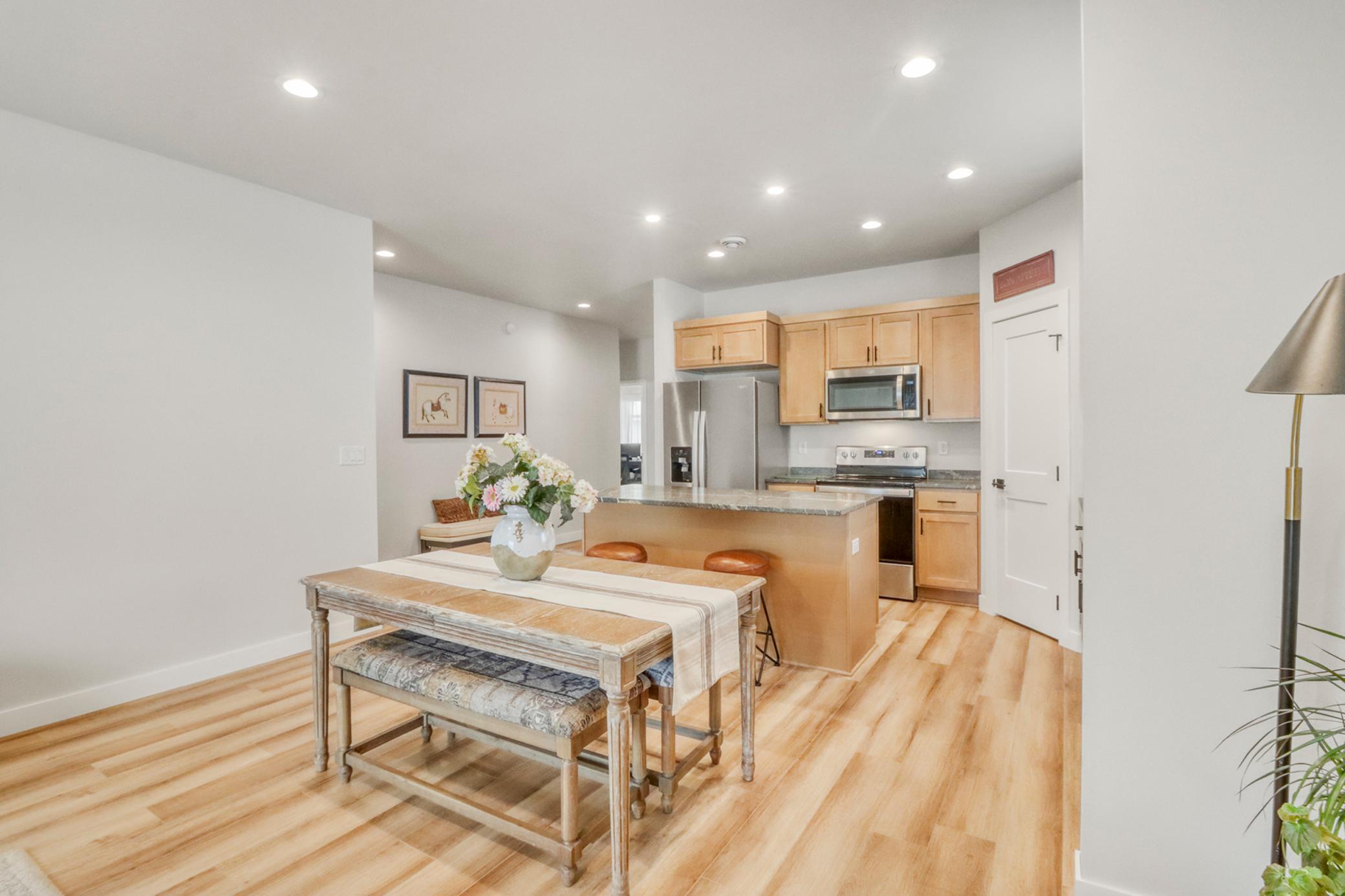 Kitchen1_1.JPG