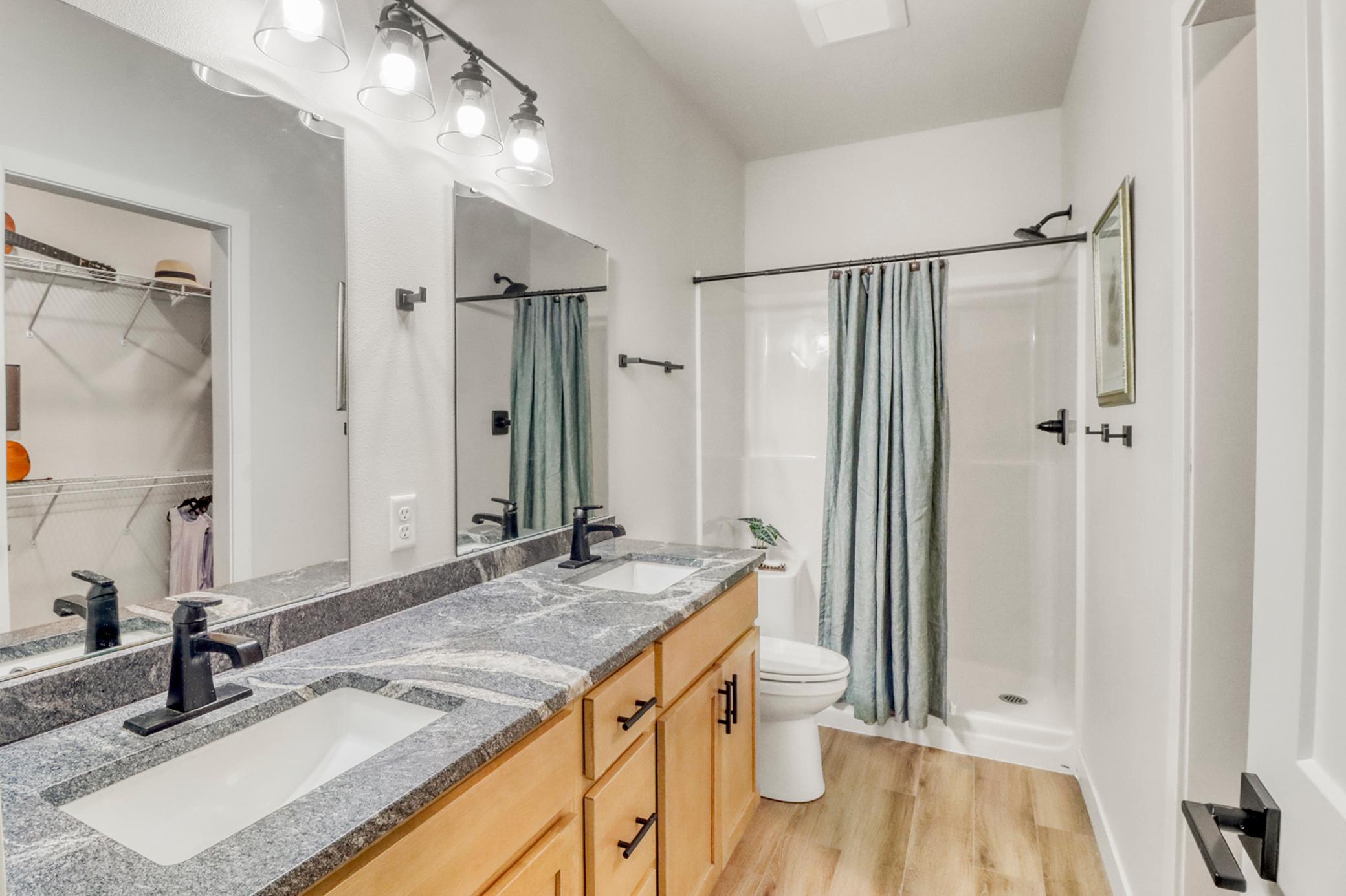 Primary Bathroom1_1.JPG