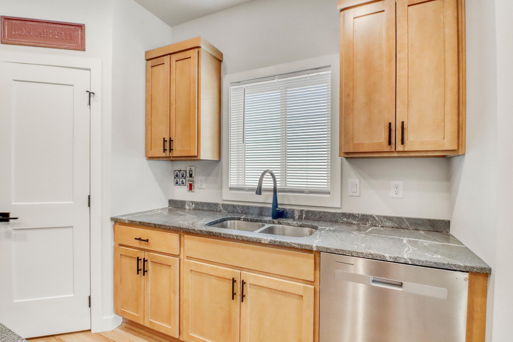 Kitchen1_7.JPG