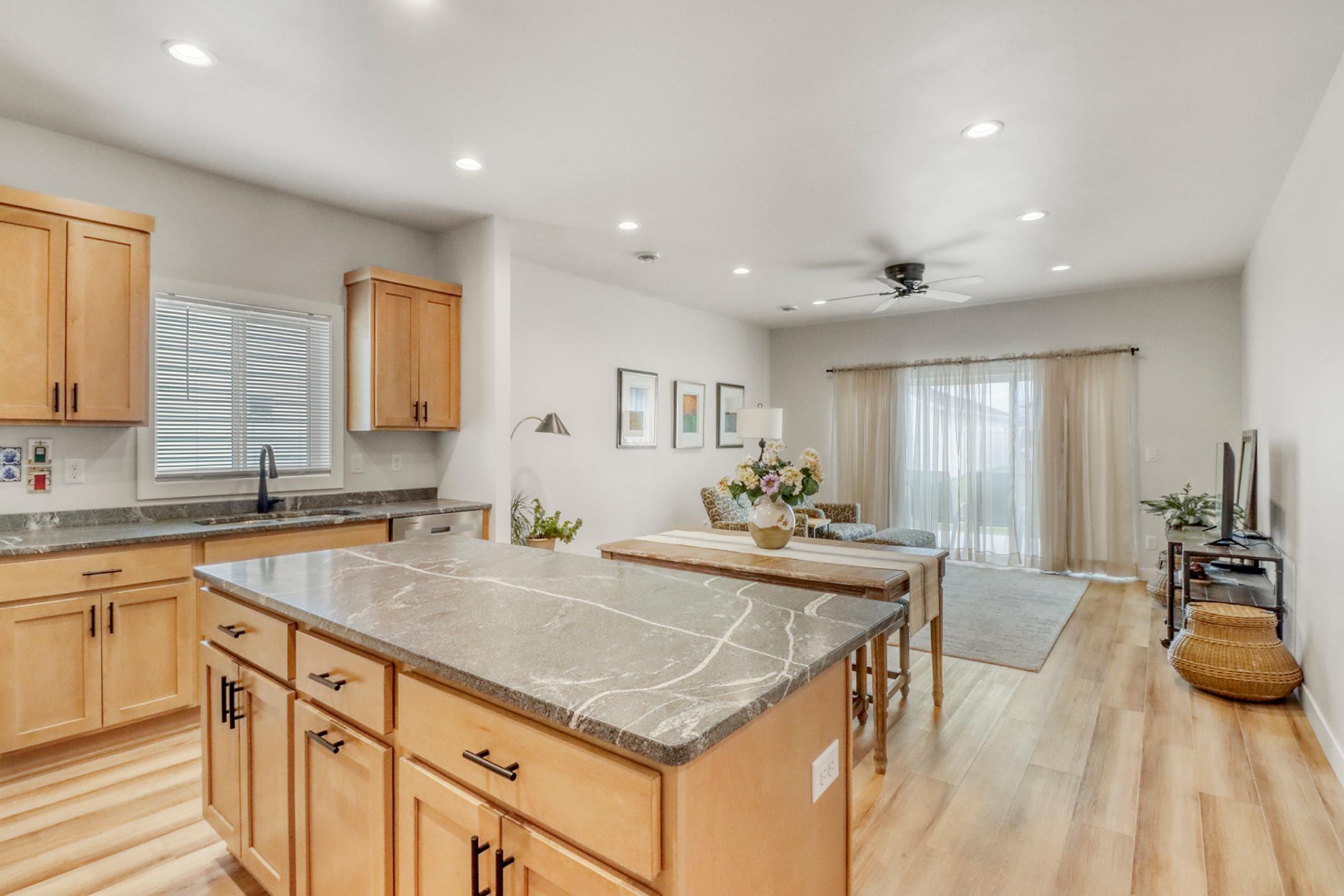 Kitchen1_4.JPG