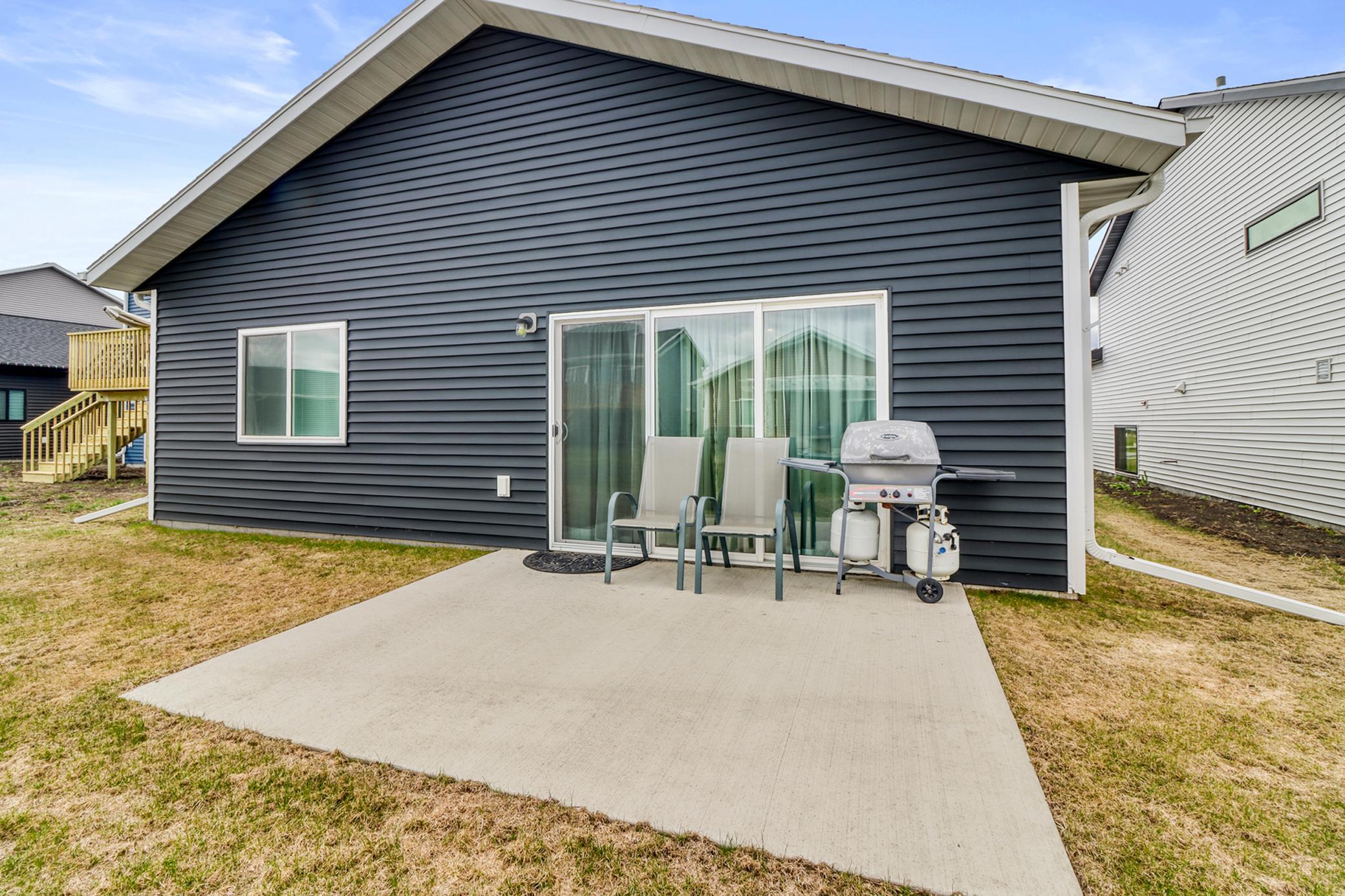 Backyard_patio1_1.JPG