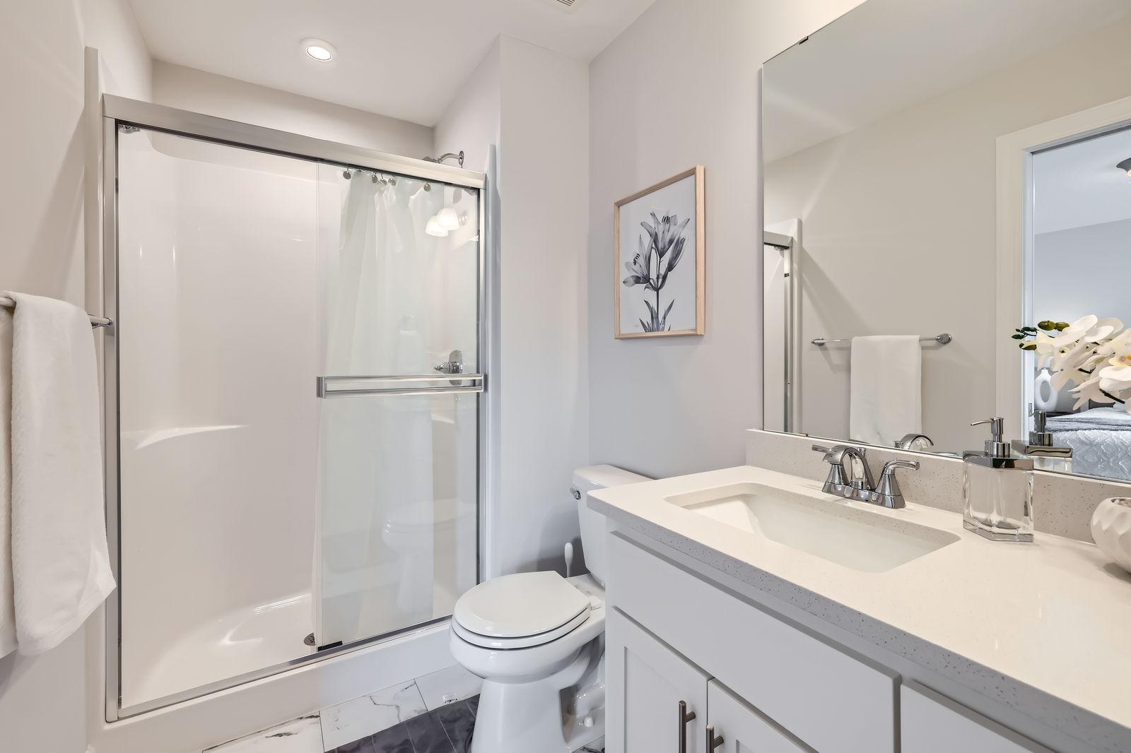 12985 Bauer Dr N - Web Quality - 021 - 32 2nd Floor Bathroom.jpg