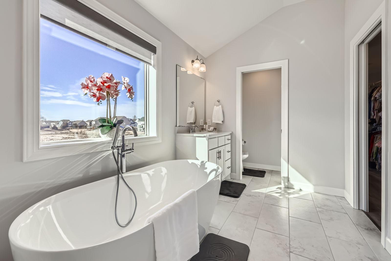 12985 Bauer Dr N - Web Quality - 018 - 28 2nd Floor Primary Bathroom.jpg