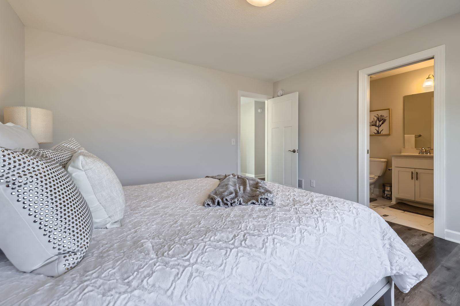 12985 Bauer Dr N - Web Quality - 020 - 31 2nd Floor Bedroom.jpg