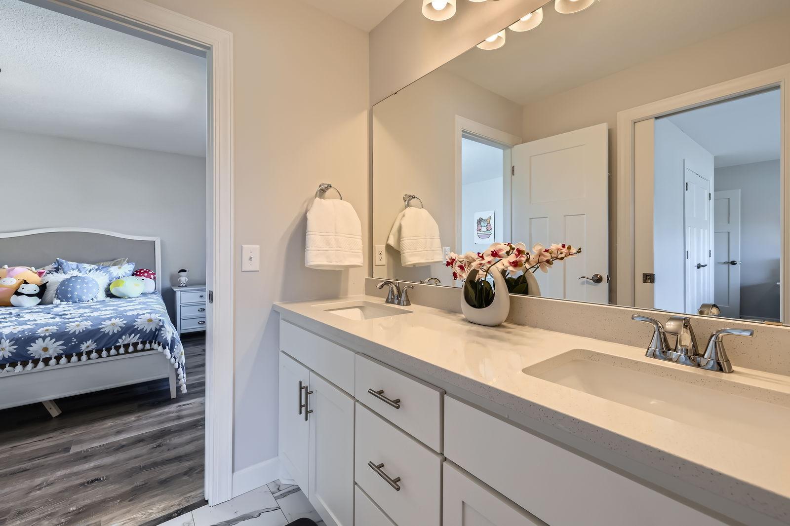 12985 Bauer Dr N - Web Quality - 026 - 41 2nd Floor Jack and Jill Bathroom.jpg