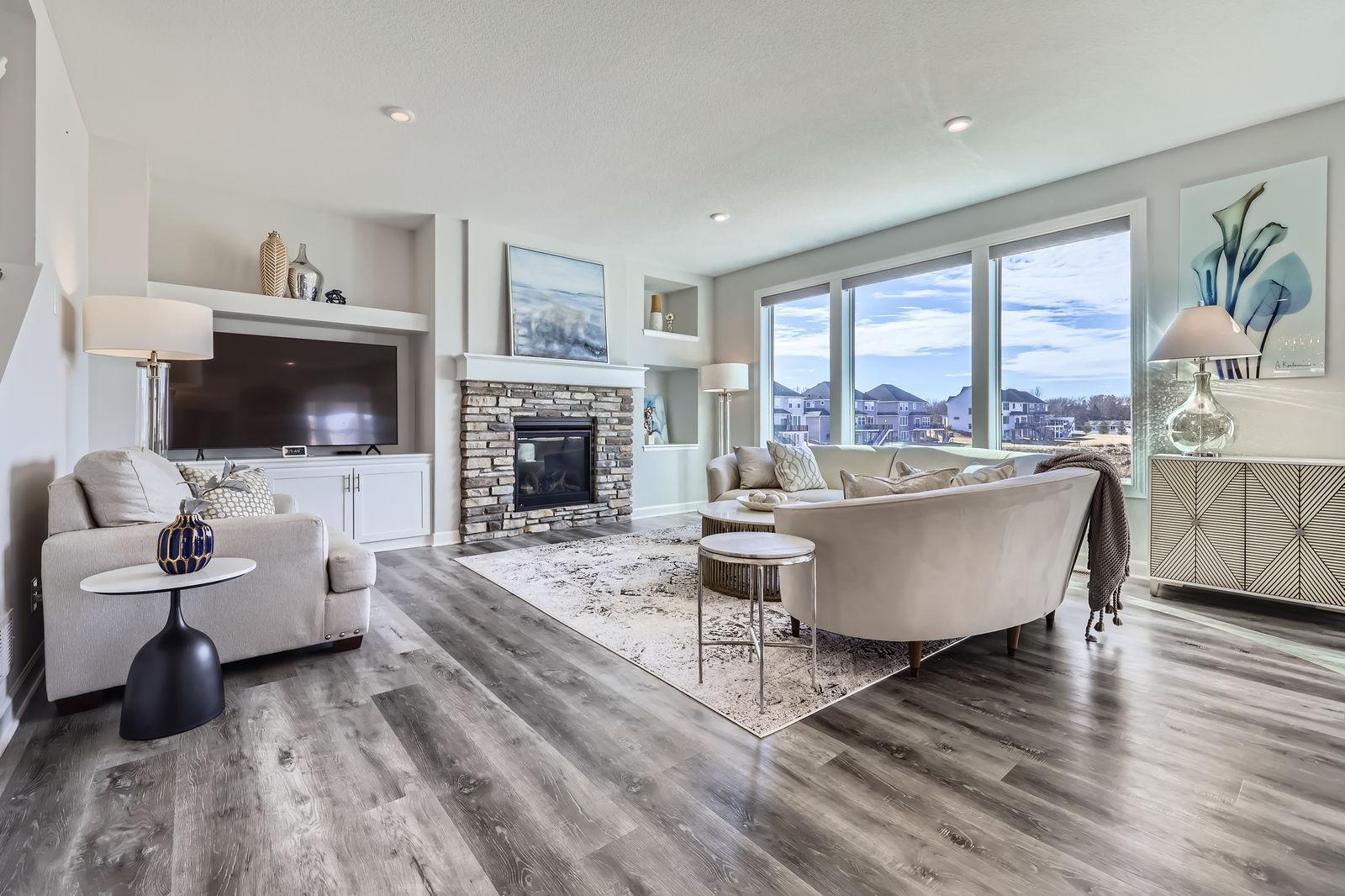 12985 Bauer Dr N - Web Quality - 004 - 05 Living Room.jpg