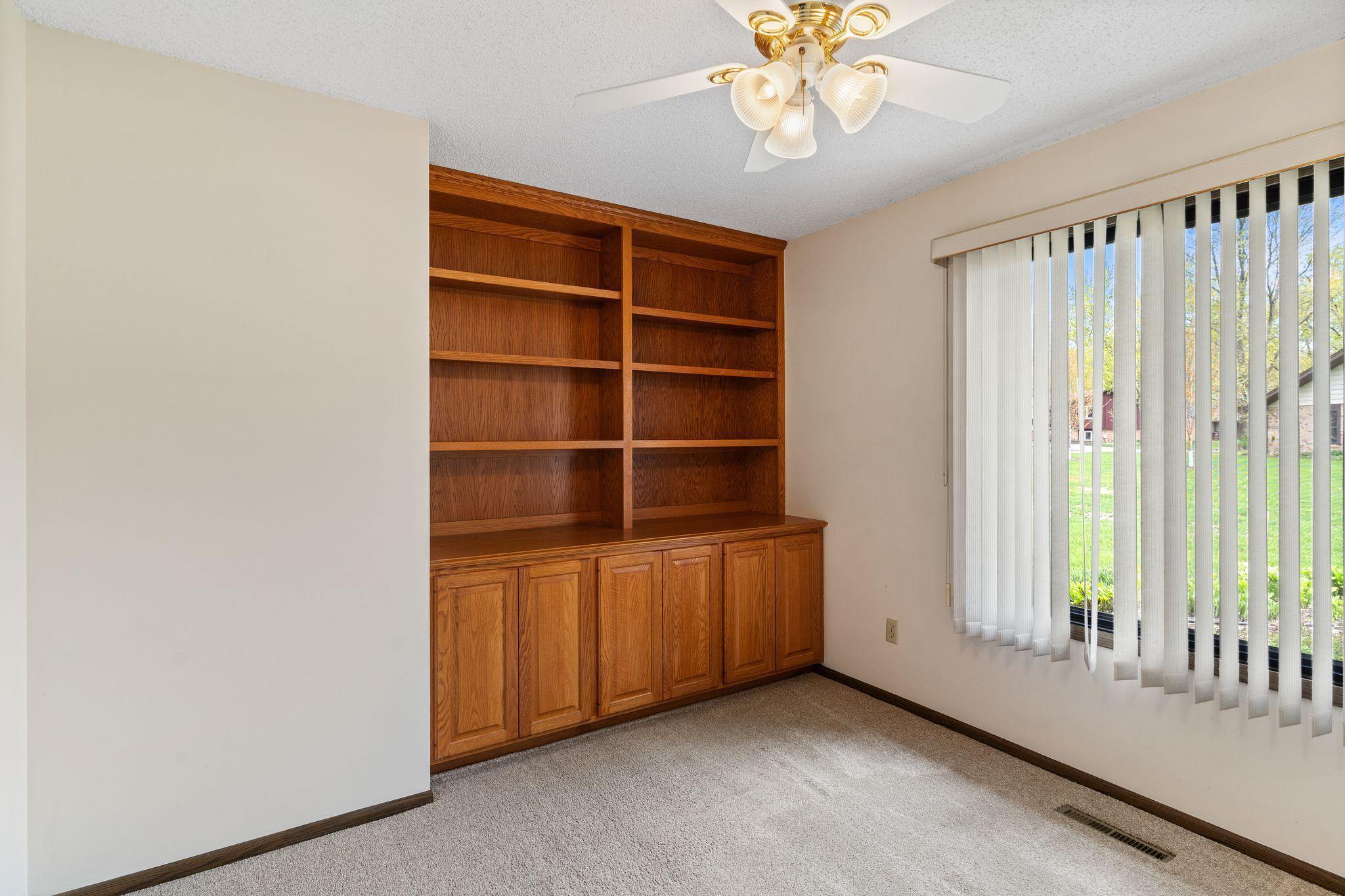 den w/cabinets