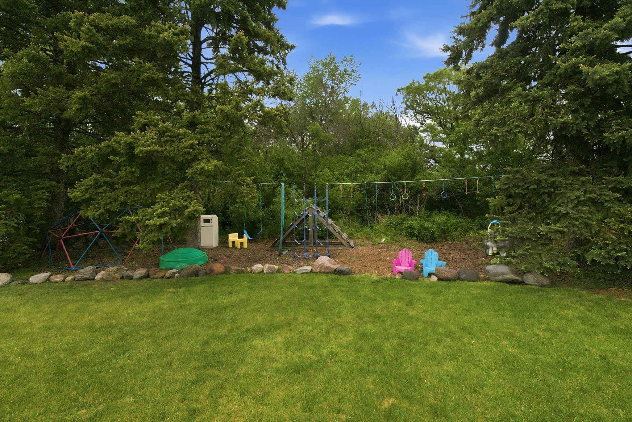 Backyard backs up to wooded area so lots of privacy!