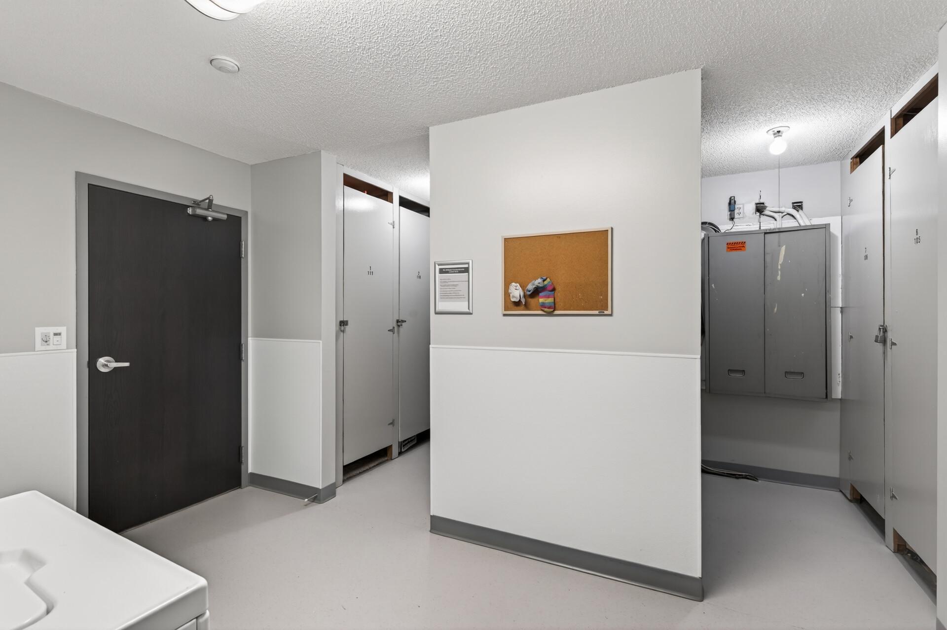 333 8th St SE 117 25.jpg