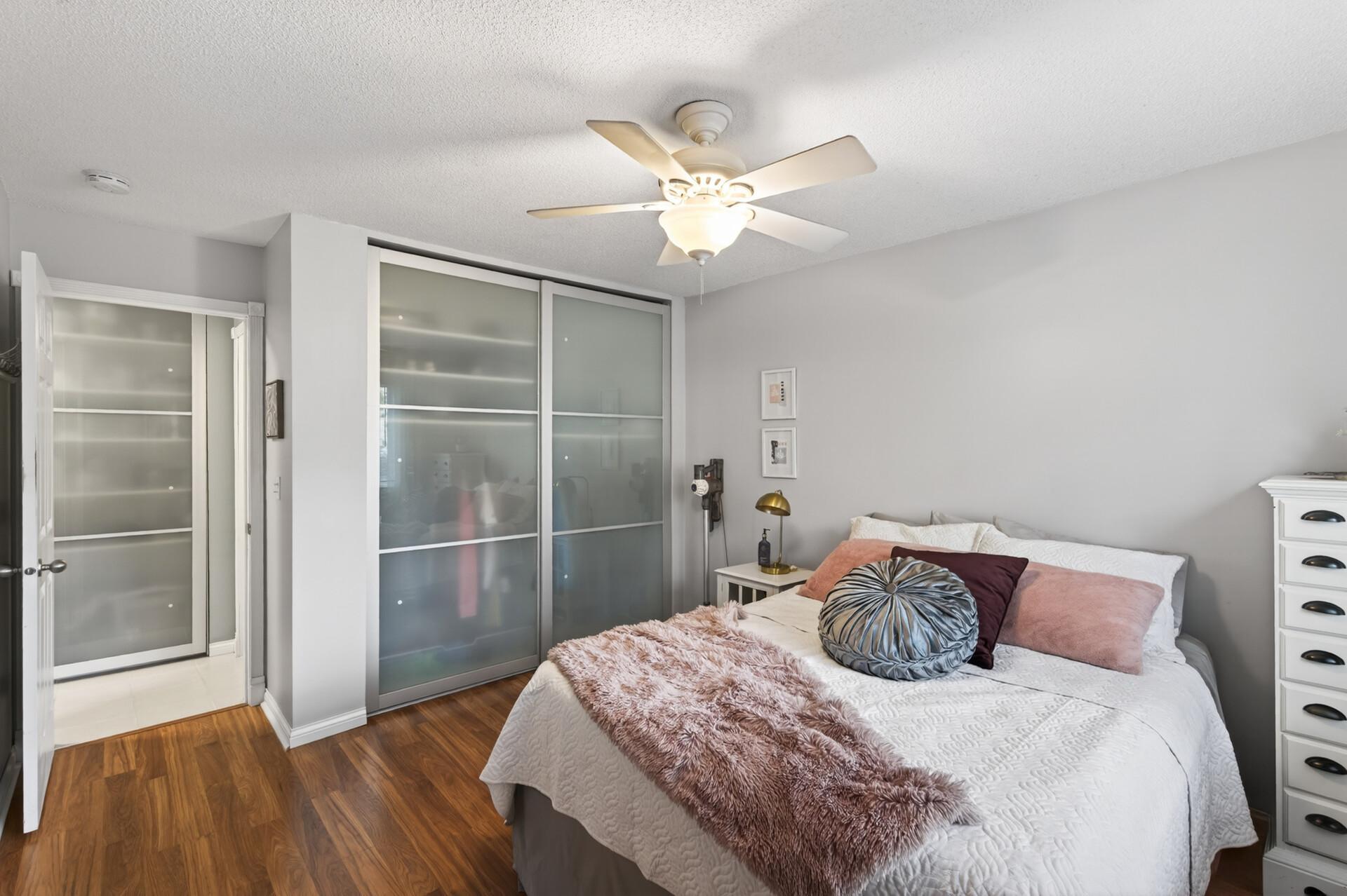 333 8th St SE 117 16.jpg