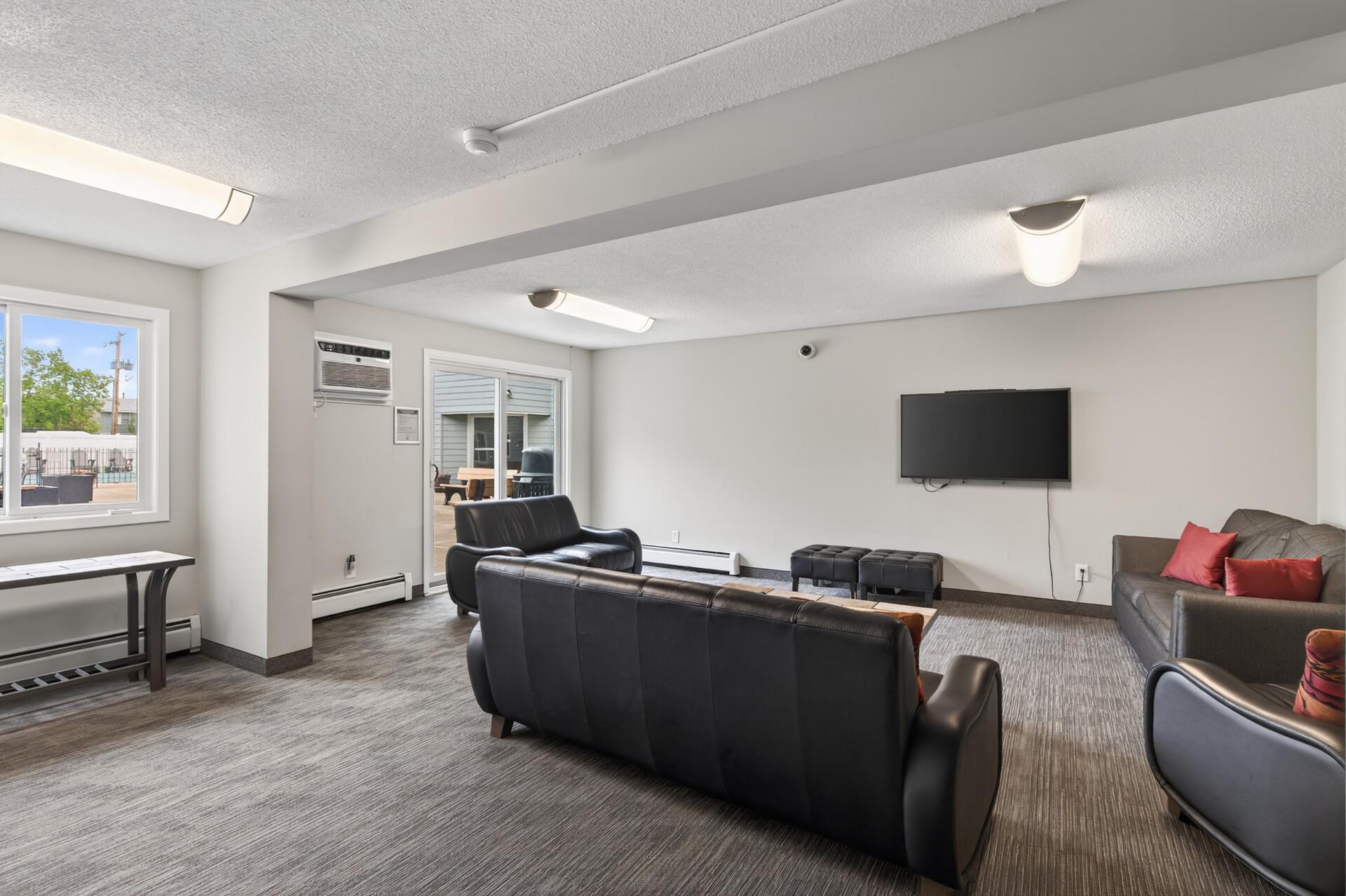 333 8th St SE 117 21.jpg