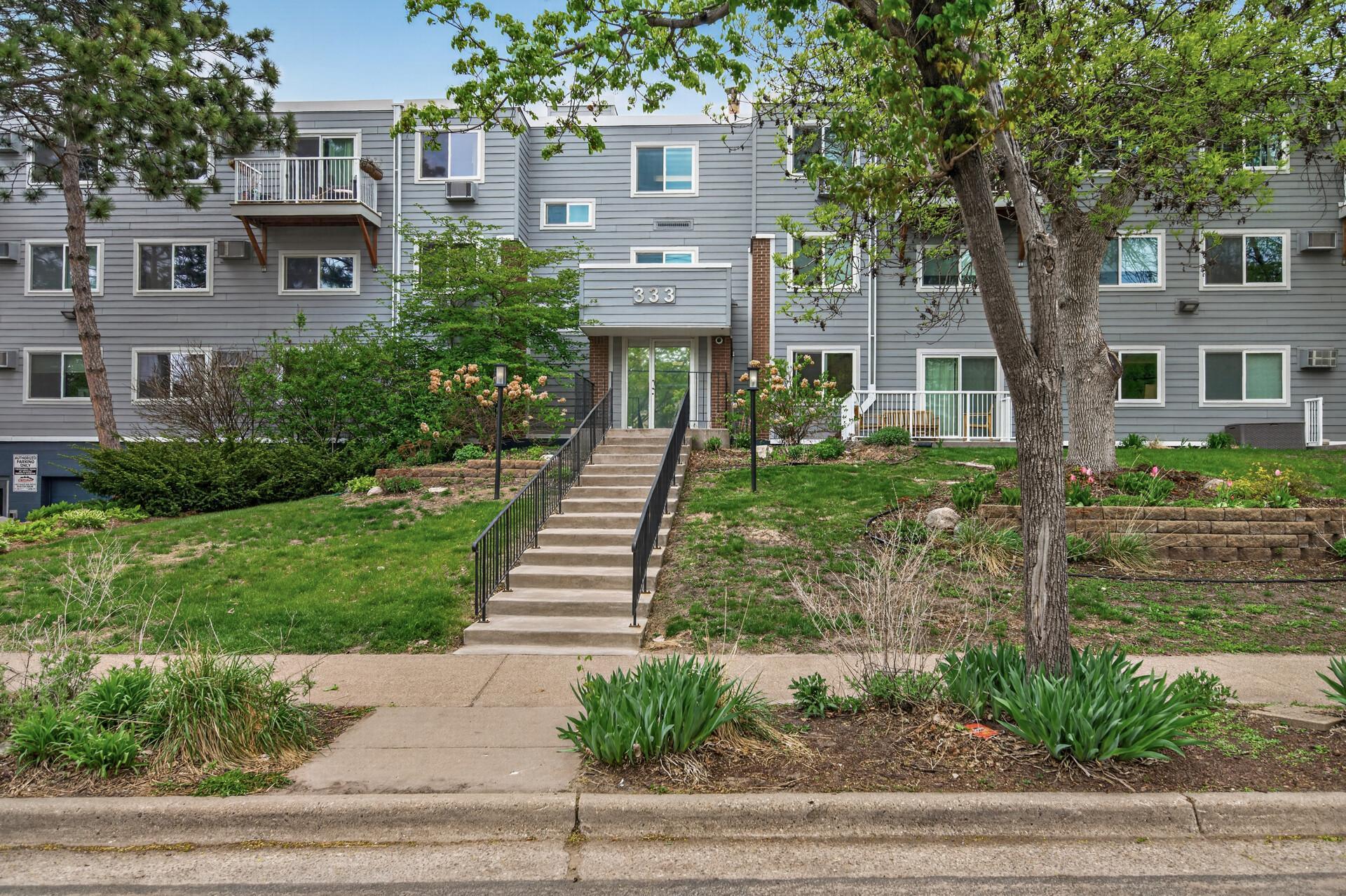 333 8th St SE 117 1.jpg