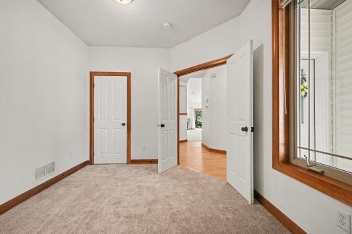 2318 Olivia Court E, Saint Paul, MN 55119