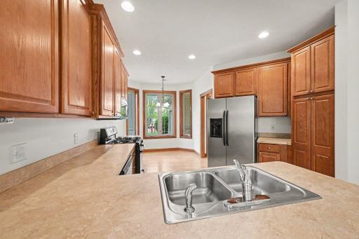 2318 Olivia Court E, Saint Paul, MN 55119