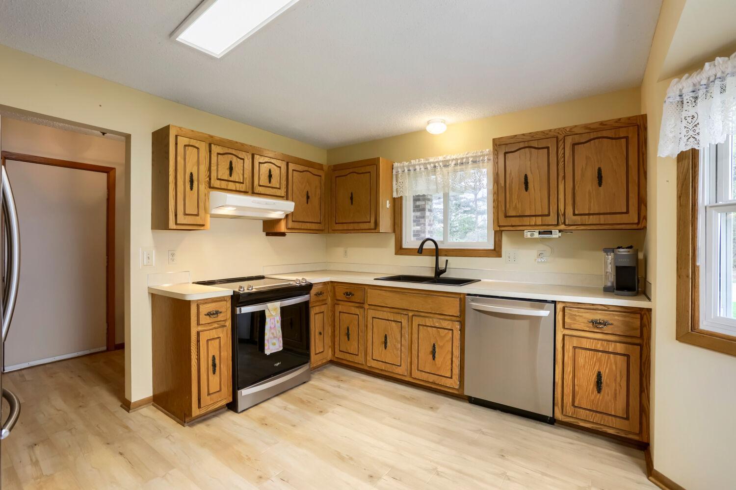711 W Cope Ave - Kitchen - pic 1