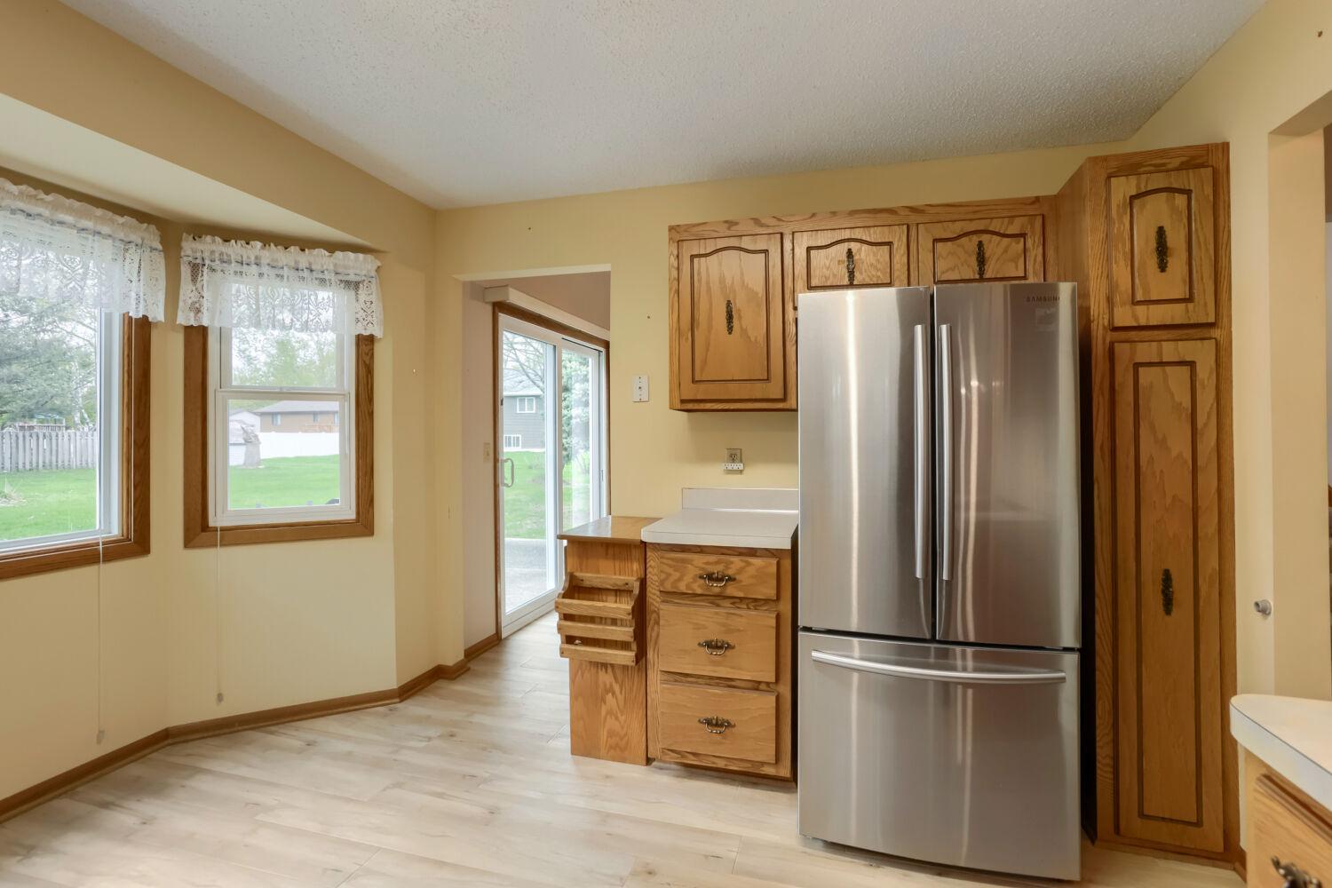 711 W Cope Ave - Kitchen - pic 3